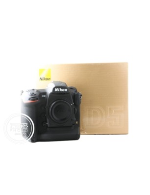 NIKON D5 (150323 CLICS) - OCCASION